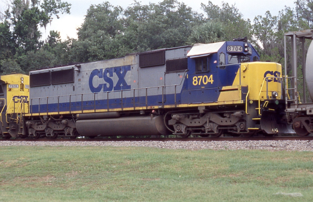 CSX 8704 on NB freight